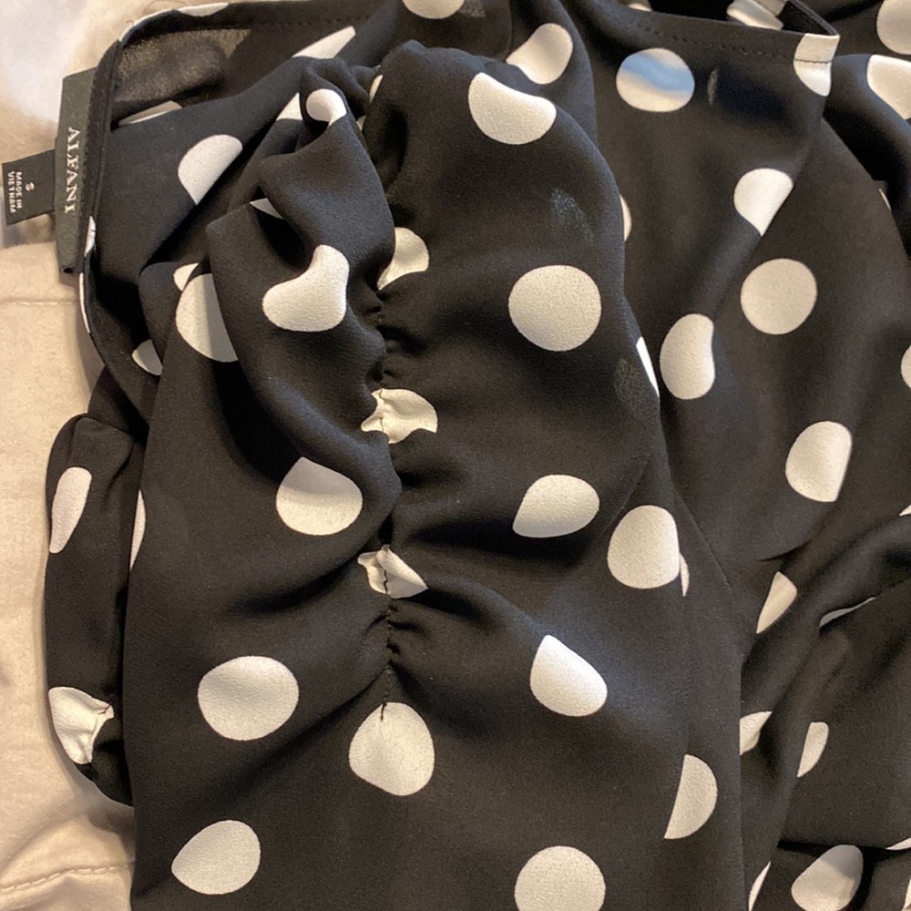 Beautiful black & white shirt. Perfect for work. Excellent condition. - Picture 7 of 8